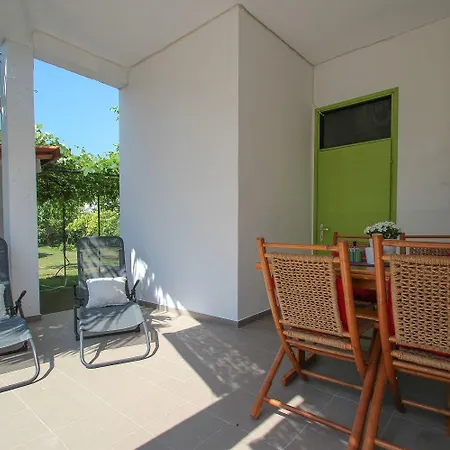 Bezauberndes Studio-apartment Nur 200 Meter Zum Strand Mit Eigener Galerie Apartment Novigrad (Istria)