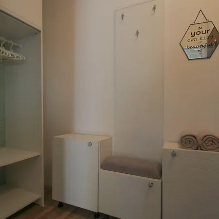 Bezauberndes Studio-apartment Nur 200 Meter Zum Strand Mit Eigener Galerie *