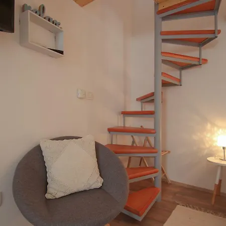Bezauberndes Studio-apartment Nur 200 Meter Zum Strand Mit Eigener Galerie Apartment Novigrad (Istria)