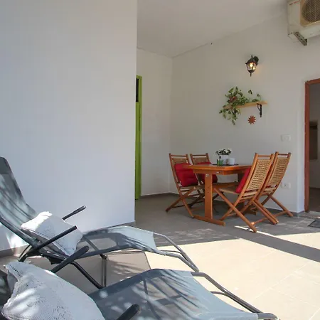 Apartment Bezauberndes Studio-apartment Nur 200 Meter Zum Strand Mit Eigener Galerie Novigrad (Istria)