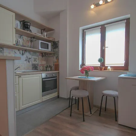 Bezauberndes Studio-apartment Nur 200 Meter Zum Strand Mit Eigener Galerie