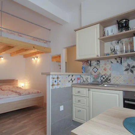 Apartment Bezauberndes Studio-apartment Nur 200 Meter Zum Strand Mit Eigener Galerie *