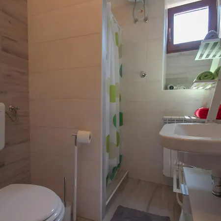 Bezauberndes Studio-apartment Nur 200 Meter Zum Strand Mit Eigener Galerie * Novigrad (Istria)
