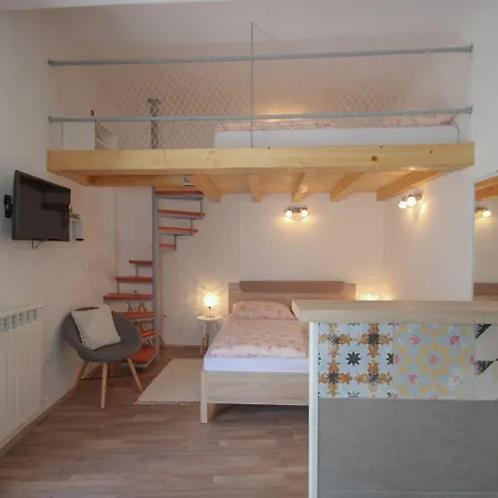 Bezauberndes Studio-apartment Nur 200 Meter Zum Strand Mit Eigener Galerie