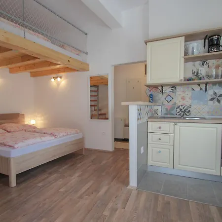 Bezauberndes Studio-apartment Nur 200 Meter Zum Strand Mit Eigener Galerie *