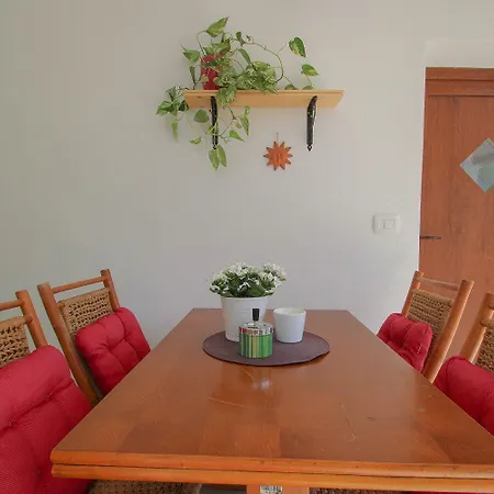 Bezauberndes Studio-apartment Nur 200 Meter Zum Strand Mit Eigener Galerie *