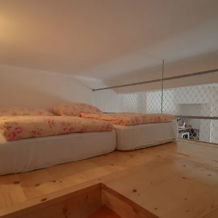 Bezauberndes Studio-apartment Nur 200 Meter Zum Strand Mit Eigener Galerie Novigrad Istria